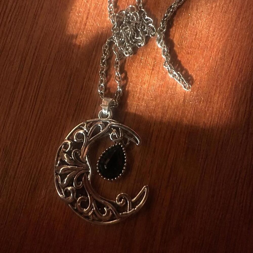 ꧁ᬊᬁ whimsigoth silver moon necklace ᬊ᭄꧂ - Picture 2 of 7
